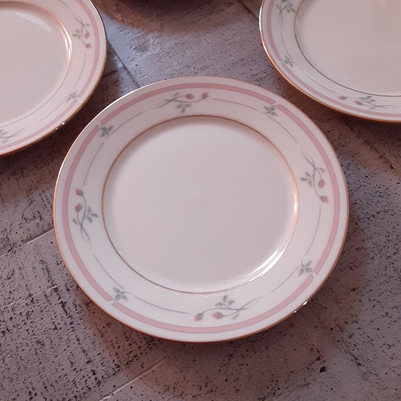 LENOX, METROPOLITAN COLLECTION, Rose Manor, Bread & Butter Plates (4) - Picture 2 of 4